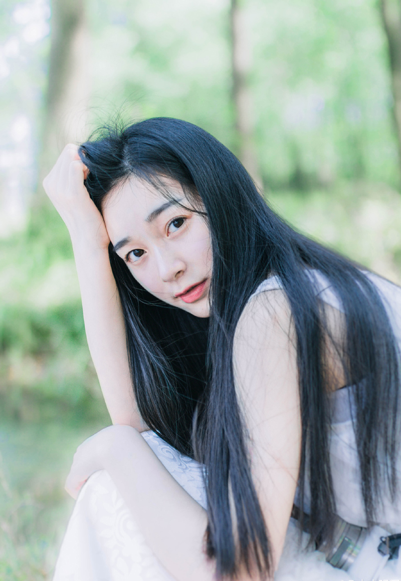 “张任领命！”张任肃容答应一声，随后步入吕征身后。